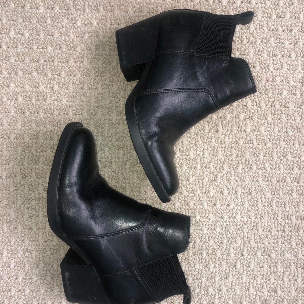 Born booties 7.5